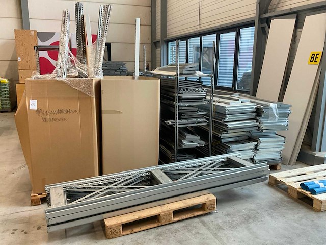 Diverse stellingen en displayblokken - afbeelding 1 van  16