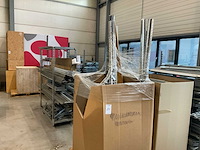 Diverse stellingen en displayblokken - afbeelding 9 van  16