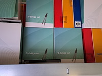 Diverse stellingen met schoolartikelen - afbeelding 3 van  10