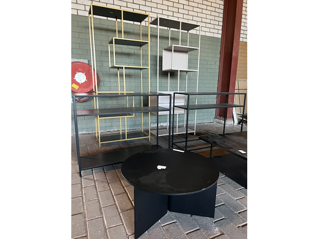 Diverse stellingkasten en salontafels - afbeelding 2 van  3