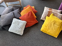 Diverse stoelen en kussens - afbeelding 4 van  12