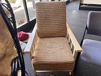 Diverse stoelen en kussens - afbeelding 7 van  12