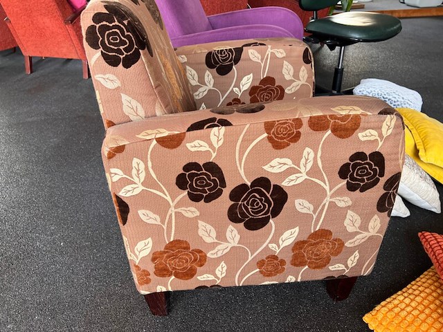Diverse stoelen en kussens - afbeelding 11 van  12