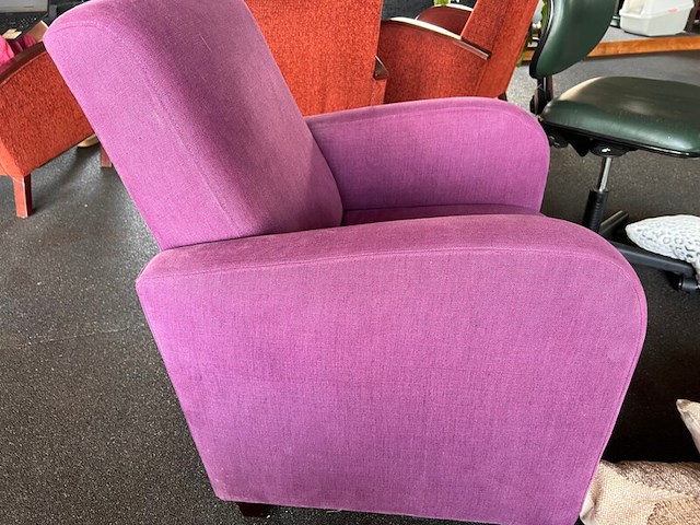Diverse stoelen en kussens - afbeelding 12 van  12