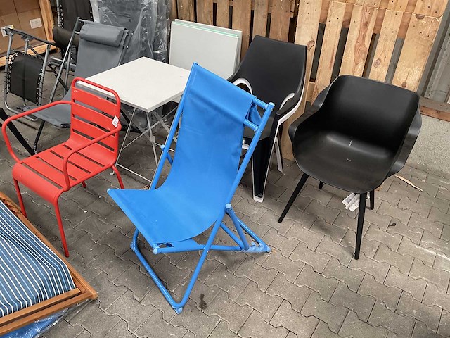 Diverse stoelen en tafels - kampeerstoelen & tafels (21x) - afbeelding 1 van  3