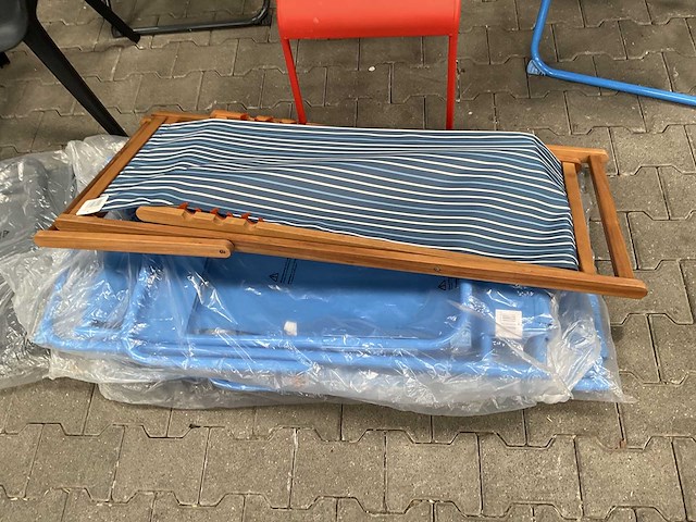 Diverse stoelen en tafels - kampeerstoelen & tafels (21x) - afbeelding 2 van  3