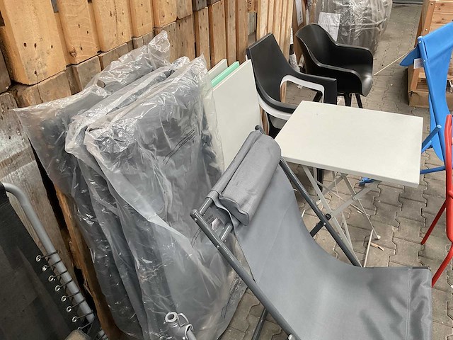 Diverse stoelen en tafels - kampeerstoelen & tafels (21x) - afbeelding 3 van  3