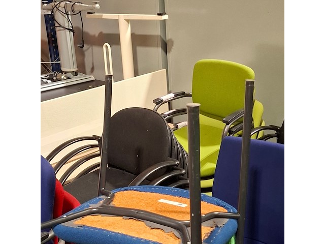 Diverse stoelen, o.a. ahrend - afbeelding 2 van  11