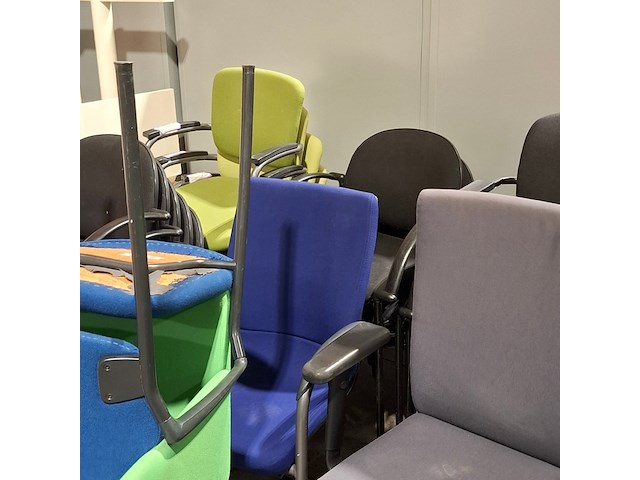 Diverse stoelen, o.a. ahrend - afbeelding 11 van  11