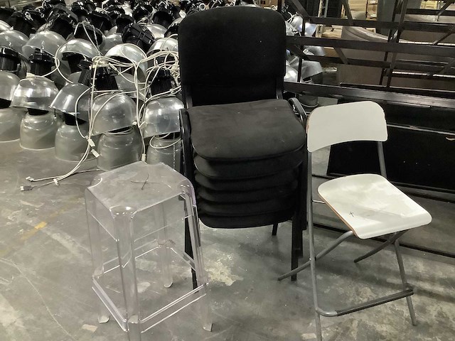 Diverse stoelen - afbeelding 1 van  3