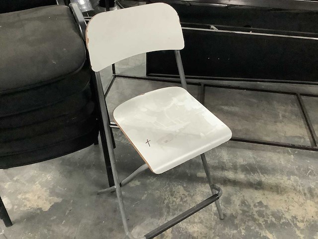 Diverse stoelen - afbeelding 2 van  3