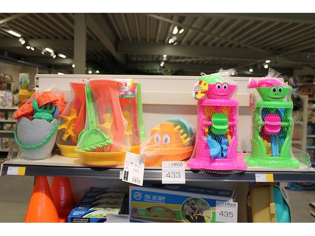 Diverse strandsetjes op schap, w.o. kikker en dino-ei, 9 stuks. - afbeelding 1 van  2