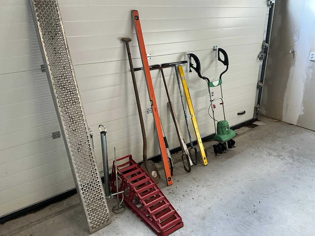 Diverse stratenmakersgereedschappen - afbeelding 3 van  5