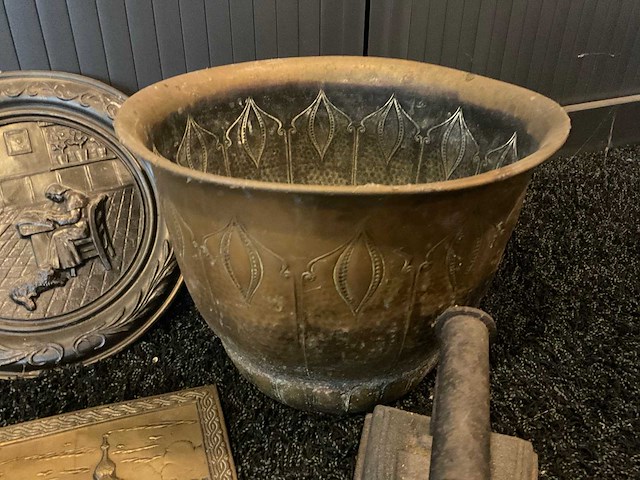 Diverse strijkijzers en koper - afbeelding 5 van  6