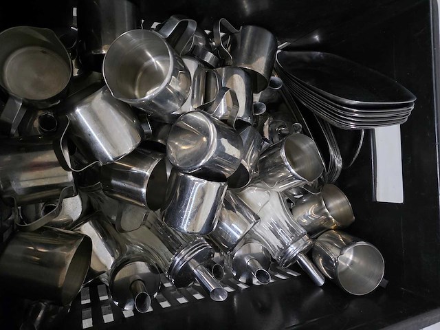 Diverse suiker- en rvs melkkannen - afbeelding 3 van  3