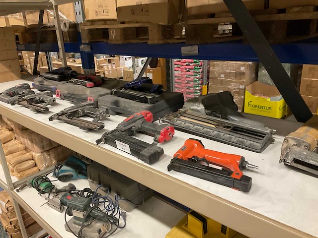 Diverse tackers (10x) - afbeelding 1 van  6