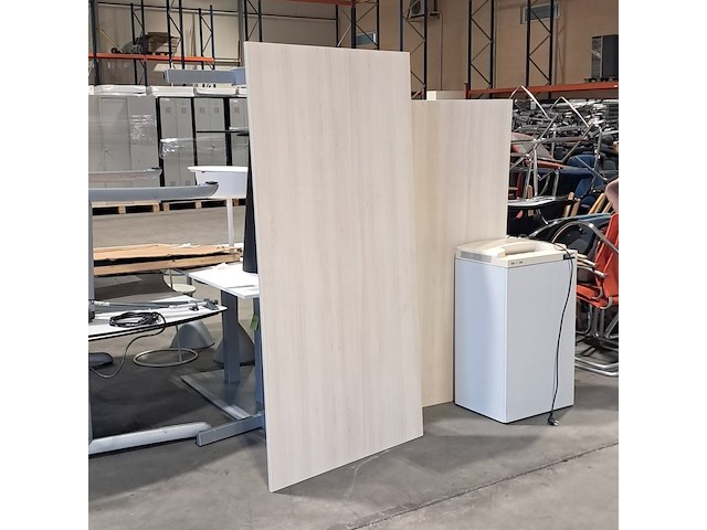 Diverse tafels en bureaus - afbeelding 3 van  9