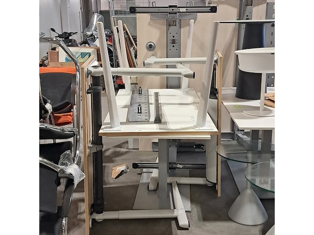 Diverse tafels en bureaus - afbeelding 5 van  9