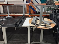 Diverse tafels en bureaus - afbeelding 2 van  7