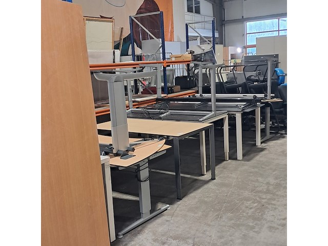 Diverse tafels en bureaus - afbeelding 7 van  7