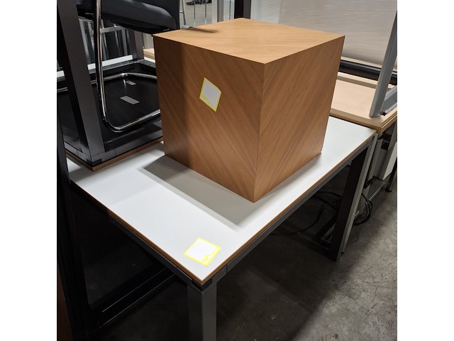 Diverse tafels en kantoormeubilair - afbeelding 5 van  6