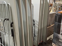 Diverse tafels en kantoormeubilair - afbeelding 6 van  6