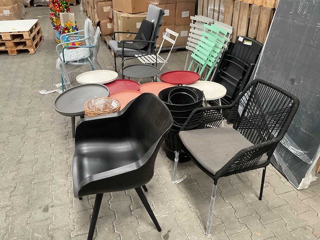 Diverse tafels en stoelen - kampeerstoelen & tafels (28x) - afbeelding 2 van  6