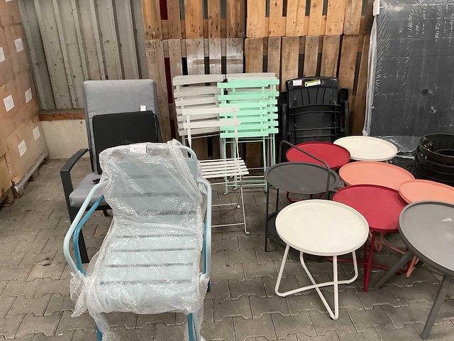 Diverse tafels en stoelen - kampeerstoelen & tafels (28x) - afbeelding 5 van  6