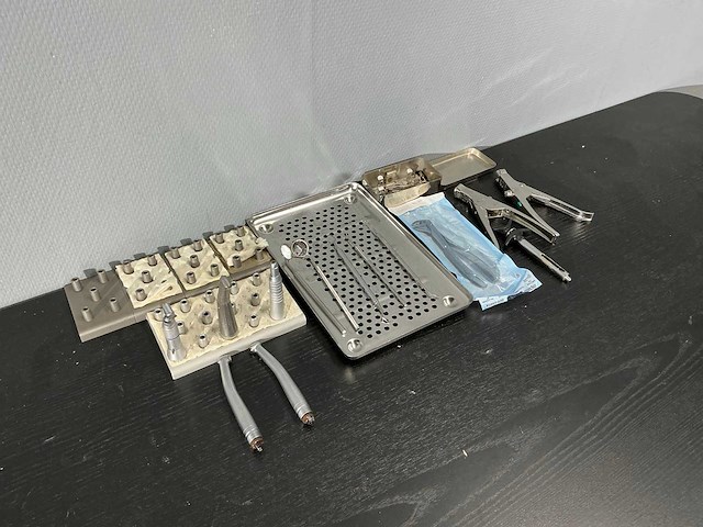 Diverse tandheelkundige handinstrumenten en accessoires - afbeelding 6 van  12