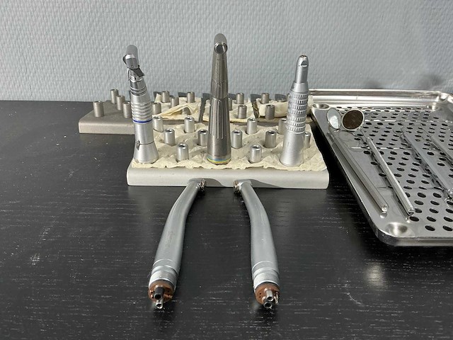 Diverse tandheelkundige handinstrumenten en accessoires - afbeelding 7 van  12