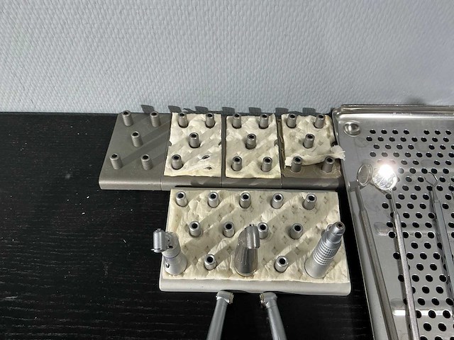 Diverse tandheelkundige handinstrumenten en accessoires - afbeelding 8 van  12