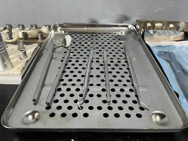 Diverse tandheelkundige handinstrumenten en accessoires - afbeelding 9 van  12