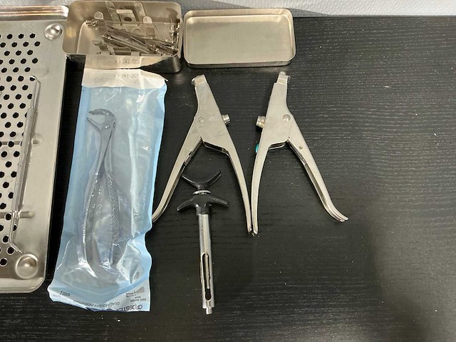 Diverse tandheelkundige handinstrumenten en accessoires - afbeelding 12 van  12