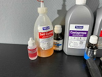 Diverse tandtechnische vloeistoffen en acrylmaterialen - afbeelding 5 van  7