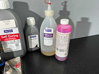 Diverse tandtechnische vloeistoffen en acrylmaterialen - afbeelding 7 van  7