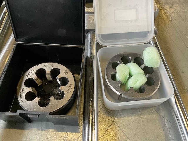 Diverse tappen en sijplaten - afbeelding 2 van  8