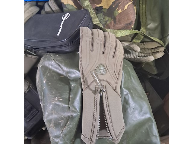 Diverse tassen, foudraals en handschoenen - afbeelding 3 van  8