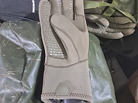 Diverse tassen, foudraals en handschoenen - afbeelding 4 van  8