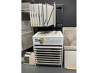 Diverse tegeldisplays - afbeelding 3 van  5