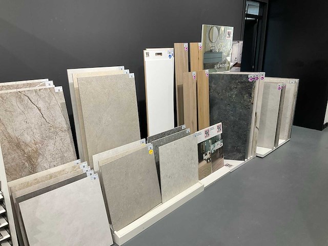Diverse tegeldisplays - afbeelding 4 van  5