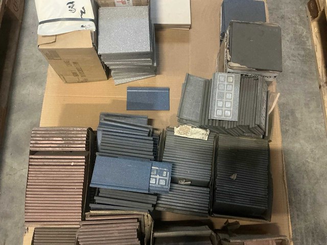 Diverse tegels 15x15cm en plinttegels - afbeelding 6 van  11
