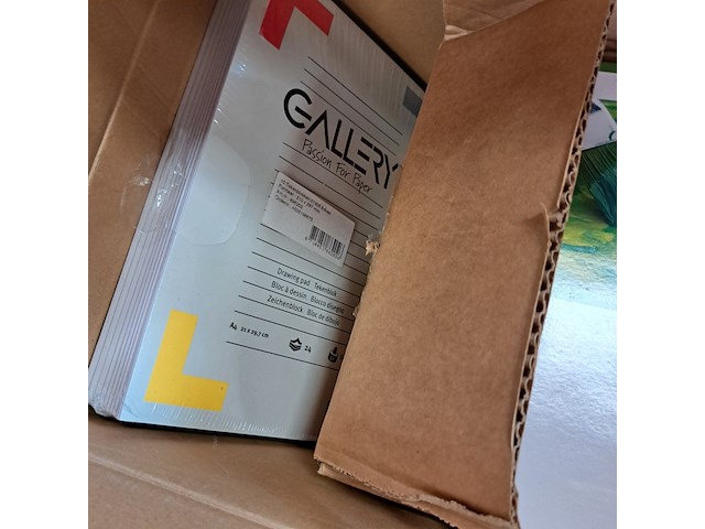 Diverse tekenmappen en verfspullen - afbeelding 4 van  4