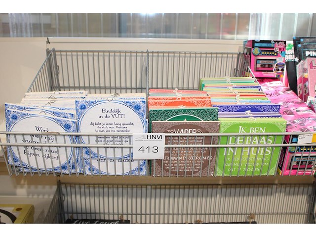 Diverse teksttegeltjes, ruim 100 stuks in mand. - afbeelding 1 van  2