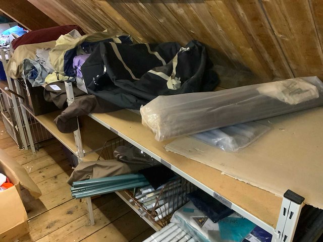 Diverse tenten en stokken - afbeelding 1 van  6