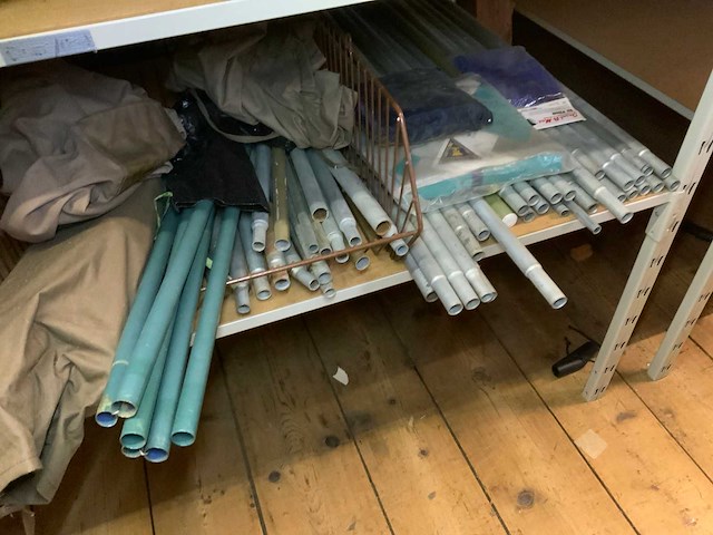 Diverse tenten en stokken - afbeelding 4 van  6