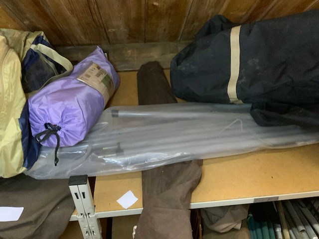 Diverse tenten en stokken - afbeelding 5 van  6