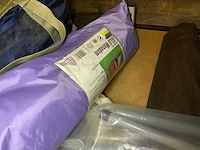 Diverse tenten en stokken - afbeelding 6 van  6