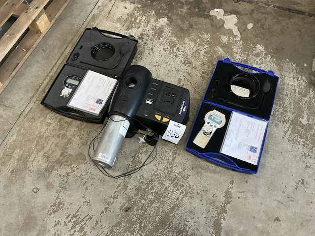 Diverse test equipment - afbeelding 1 van  6