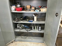 Diverse toebehoren in kast - afbeelding 3 van  4