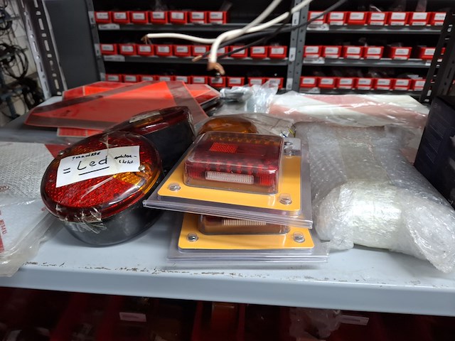 Diverse toebehoren t.b.v. verlichting - afbeelding 20 van  21